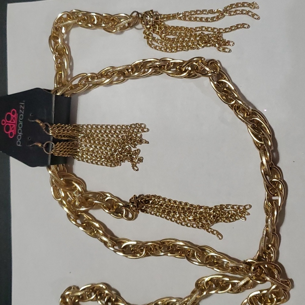 Paparazzi earrings and belt set